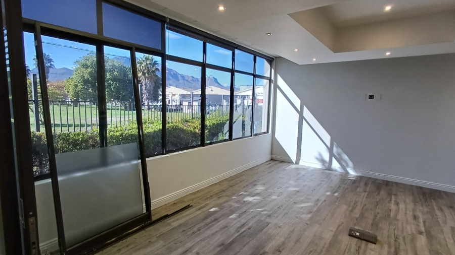 To Let commercial Property for Rent in Devon Park Western Cape